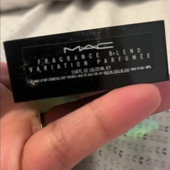 MAC Cosmetics Teal to Lime Gradient Compact with Floral Detail - Picture 3 of 8